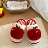 Pantuflas Esponjosas de Manzana para Mujer 2026 Nuevo Estilo Hogar Antideslizantes Cálidas Lindas de Algodón Postparto Estilo Padre-Hijo ins