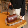 Bolsa Transversal Feminina de Couro Genuíno 2026 Nova Moda Estilo Quente Retrô para o Dia a Dia Grande Capacidade Alça Larga Bolsa de Ombro Bolsa de Braço