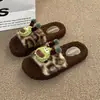 Pantuflas de felpa con estampado de leopardo de dibujos animados para mujer, adecuadas para usar al aire libre, cálidas para otoño e invierno, antideslizantes, de felpa y diseñadas para uso en interiores en el dormitorio.
