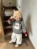 Suéter para Niños 2026 Otoño/Invierno Nuevo Estilo Niña Dibujos Animados Lindo Osito Tejido Ropa de Invierno para Bebé Top Versátil
