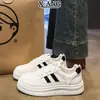 Sapatos Brancos de Cadarço de Couro Bovino de Primeira Camada Bico Redondo Sapatos de Plataforma Femininos Outono 2026 Novos Sapatos Casuais Esportivos Versáteis Crianças