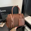 2026 Nova Bolsa de Ombro Único Transversal Retro Super Quente Feminina de Alto Padrão Nicho para o Dia a Dia Bolsa Almofada
