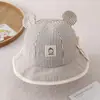 Chapéu de pescador listrado estilo coreano para bebê com aplique de urso de desenho animado, chapéu infantil para primavera e verão