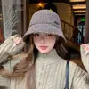 Chapéu bucket preto com padrão xadrez estilo francês para mulheres, casual, retrô, versátil e elegante, fazendo o rosto parecer menor