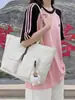 Transfronterizo 2026 principios de otoño nuevo nailon negro simple ligero doble bolsillo bolso de mano bandolera venta al por mayor