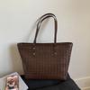 Bolsa Tote Tecida com Padrão de Moda de Alto Padrão para Comércio Exterior para Mulheres 2025 Nova Bolsa de Ombro Casual Grande Capacidade Bolsa de Axila