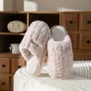 Pantuflas de felpa y algodón engrosado para mujer, estilo nuevo invierno 2026, para uso en interiores, que brindan calidez y comodidad, también disponibles en versión para pareja para hombre