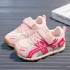 Zapatillas de cuero de otoño para niños y niñas con cierres de velcro, suelas suaves antideslizantes, zapatos casuales versátiles para niños pequeños