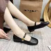 Sapatos Mary Jane Retrô da Moda Populares para Mulheres, Outono de 2026 Novo Salto Baixo Solado Macio Versátil para o Trabalho Pequenos Sapatos de Couro com Solado Macio