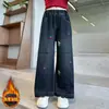 Calças Jeans Femininas Outono Inverno 2025 Novas Calças de Perna Larga Estilosas com Forro de Fleece para Meninas Mais Velhas, Calças de Perna Reta Emagrecedoras para Alunos do Ensino Fundamental