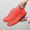 Sandálias rasteirinhas femininas com design vazado respirável, calçados de verão para uso externo, sapatos tipo ninho de pássaro com bico e calcanhar fechados, sapatos de gelatina casuais versáteis