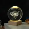 Bola de cristal personalizable grabada con láser 3D con luz nocturna emisora de luz, adorno de cristal de escritorio y decoración que realza el ambiente