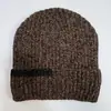 Fábrica de origen gorro de chenilla de color mixto cálido para hombre y mujer, gorro para clima frío de otoño e invierno, admite personalización a granel OME