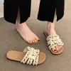 Chanclas Planas de Moda Hada Playa para Mujer Verano 2025 Nuevas Ligeras Estilo Chanel Perla Sandalias de Punta Abierta