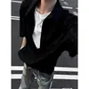 Camiseta Masculina de Manga Curta com Malha Respirável Estilo Americano Falso Duas Peças Verão Design Inovador Nicho Top Solto Tendência