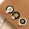 Nuevo Parche Adhesivo de Etiqueta de Cuero con Letra Inglesa para Ropa y Sombreros Etiqueta Decorativa para Ropa Impresión Estéreo Adhesivo de Tela Enrollable para Coser y Planchar