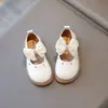 Zapatos de Moda y Versátiles para Niñas, Estilo Nuevo Primavera y Otoño 2025, Zapatos Individuales Cómodos Estilo Coreano con Lazo, Zapatos Pequeños de Cuero de Princesa
