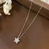 Collar de Plata de Ley S925 con Flor para Mujer Nicho Gama Alta Simple Versátil para el Día a Día Exquisito Súper Brillante Flor Pequeña Cadena para Clavícula