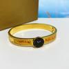 Pulsera de acero de titanio hueca por la letra diamante nicho simple Joker superventas