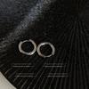 Aretes de anillo con pigmento plateado de estilo frío para mujer, nicho de alto sentido, arete de temperamento de moda de personalidad que combina con todo, joyería para la oreja