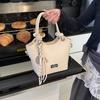 Bolso de mano retro con textura popular de este año, bolso de hombro colgante para mujer, tendencia de primavera 2025, sencillo y combinable.