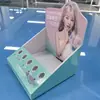 Fábrica de origen personaliza expositores de escritorio de acrílico ensamblados tipo tablero Chevron para promoción y exhibición de productos, admite personalización