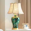 Lámpara de mesa de cerámica de porcelana azul y blanca estilo chino, iluminación decorativa para sala de estar y dormitorio, decoración del hogar retro y minimalista, hierro