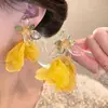 Brincos de Pétalas em Chiffon Rosa Estilo Floresta, Delicados e Doces, com uma Vibe Floral, Perfeitos para Férias de Verão na Praia