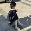 Roupa Infantil Casaco de Lã para Meninas 2026 Outono/Inverno Novo Estilo Versão Coreana Menina Renda no Colarinho Azul Casaco de Lã Engrossado