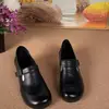 Novos Sapatos de Couro Pequenos Confortáveis com Salto Baixo, Bico Redondo e Fivela de Cinto Vintage para Primavera e Outono de 2026 para Mães de Meia-Idade e Idosas para o Trabalho e Deslocamento