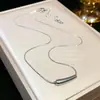 Collar pequeño de berenjena de acero de titanio que no se decolora para mujer, cadena para la clavícula de diseño de nicho con temperamento de lujo ligero, joyería de estilo frío simple
