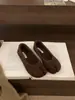 Sapatos Retro de Camurça com Estampa de Leopardo, Bico Redondo, Tira Única, Bico Dividido, Pata de Porco, com Pelúcia Adicionada, Sapatos Mary Jane Birkenstock Femininos para Outono e Inverno
