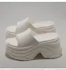 2026 Nuevo Estilo Sandalias Elevadoras de Altura para Personas Bajas para Mujer Más Vendidas Verano Uso Exterior Suela Gruesa Antideslizante Sandalias de Tacón Chanclas En Stock