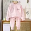 Novos Conjuntos Infantis Outono e Inverno, Roupas e Calças de Outono, Roupas Infantis 100% Algodão, Pijamas Infantis Casuais Fofos, Fornecimento de Fábrica