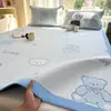 Alfombrilla Refrigerante de Seda de Hielo de Verano Pieza Única Alfombrilla Suave Sábana Lavable a Máquina Dormitorio de Estudiantes Juego de Tres Piezas Seda de Hielo Nuevo Modelo 2026