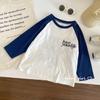 Camiseta casual holgada coreana para niños 23 Primavera y Otoño Nuevo top de niña con costuras de manga raglán en color contrastante 0075A006