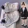 Zapatillas Deportivas para Niñas 2026 Primavera/Otoño Nuevas de Malla Transpirable Zapatillas de Entrenamiento Alemanas para Niños Versátiles Casuales para Niñas Suela Suave Zapatillas de Tabla