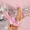 2025 Nuevos Elegantes de Lujo Ligero Punta Fina Tacones Altos Zapato de Mujer con Lazo de Pedrería Ante Corte Bajo Tacón de Aguja Sandalias de Moda