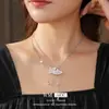 Collar Colgante de Acetato con Forma de Abanico de Circonita Super Brillante, Cadena para Clavícula de Lujo Ligero de Nicho, Joyería de Estilo Palacio Vintage para Mujeres con un Toque de Alta Gama