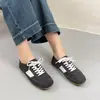 Sapatos de Solado Fino Novos Primavera 2025 Sapatos de Treino Alemães Moda Casual Retrô Sapatos Femininos Esportivos Retrô