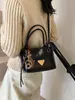 Bolso Retro Pequeño Transfronterizo para Mujer 2025 Invierno Nuevo Estilo Versátil Bolso de Hombro Cruzado Bolso de Mano Exquisito Bolso Cubo
