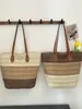 Bolso de paja nuevo de tres colores con retazos transfronterizos, bolso de playa para mujer de vacaciones, bolso de hombro tipo tote playero de nicho de gran capacidad