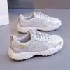 Zapatillas Blancas para Mujer Otoño 2026 Nuevo Estilo Coreano Ins Estudiante Femenina Casual Deportivas Versátiles Zapatillas Estilo Urbano C9002