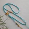 Collar de Cuerda con Lazo de Flor de Durazno Tejido a Mano Cuerda de Ocho Hilos Colgante Lateral Cruzado Cordón Colgante de Buda Dorado