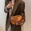 Bolsa transversal de couro macio com alça larga, estilo étnico retrô, transfronteiriça, bolsa tipo travesseiro, bolsa de ombro moderna para o dia a dia, bolsa feminina versátil