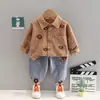 Traje de Dos Piezas de Otoño Nuevo para Bebé Fabricante Venta al por Mayor Cardigan con Estampado Completo de Oso para Niños Pantalones Vaqueros Casuales de Manga Larga