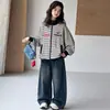 Jaqueta listrada para meninas, estilo primavera/outono, moda coreana, 2026, solta e casual, adequada para crianças mais velhas, top versátil para usar no outono