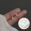 Brincos de Prata Pura S999 com Letra X para Mulheres, Design de Nicho de Luxo Leve, Brincos em Formato de Cruz de Alta Qualidade, Mini Tarraxas para Orelhas Sensíveis