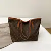 Bolsa Tote de Gran Capacidad, Elegante y Versátil para Mujer, Nuevo Modelo 2026, Alto Valor Estético, Bolso de Hombro Ligero para el Día a Día