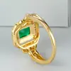 Anillo Retro Cuadrado Europeo Esmeralda Doble Capa Lujo Incrustado Diamante Estilo de Corte Anillo de Banquete con Piedra de Color